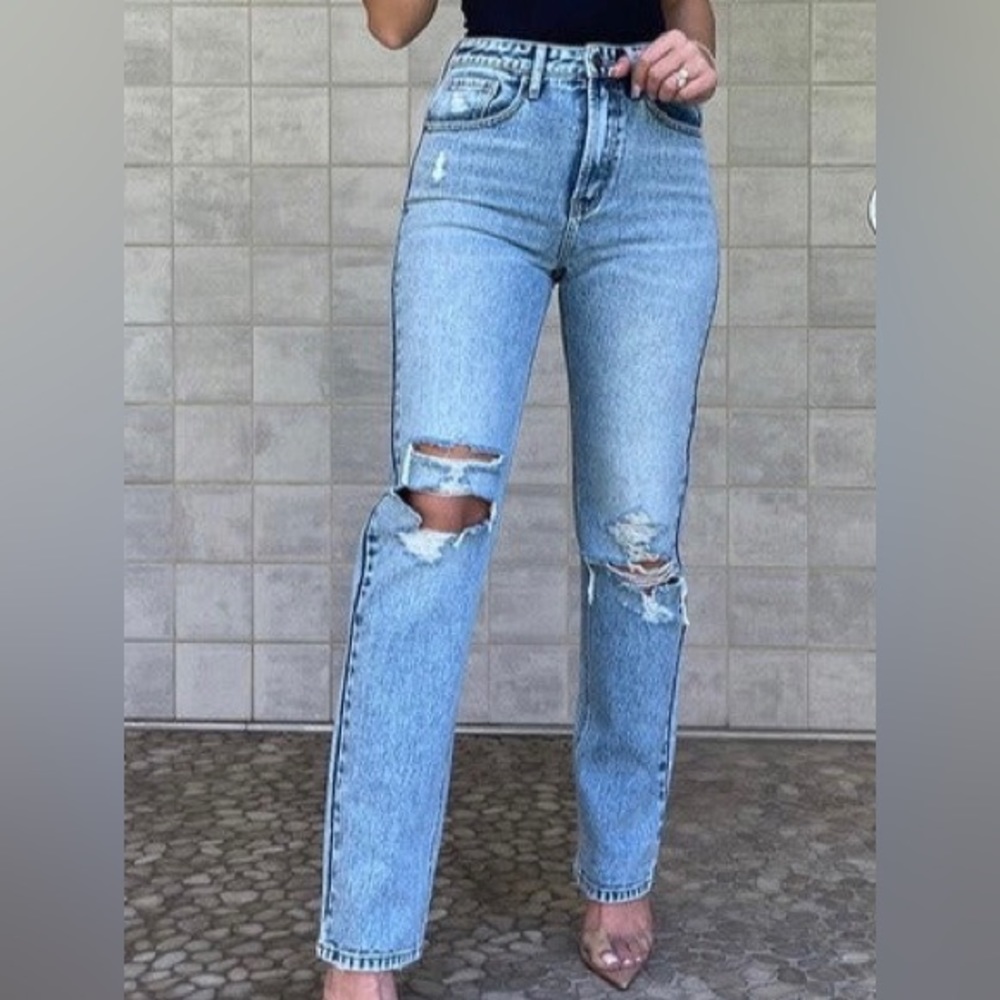 NEW DISTRESSED STRAIGHT LEG JEANS